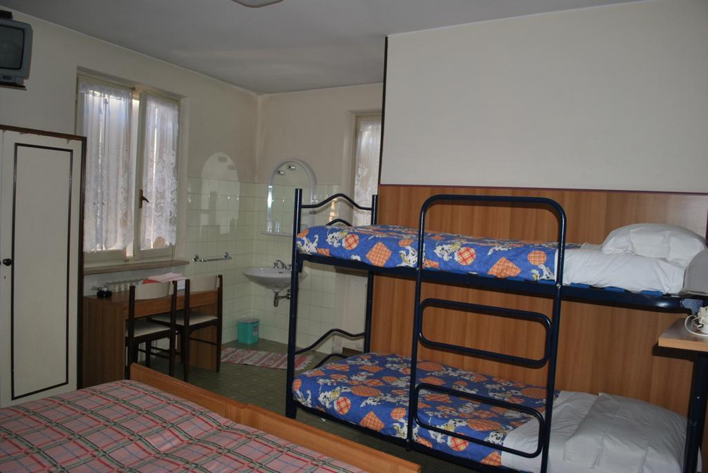 Albergo Alla Rocca การ์ดา ห้อง รูปภาพ