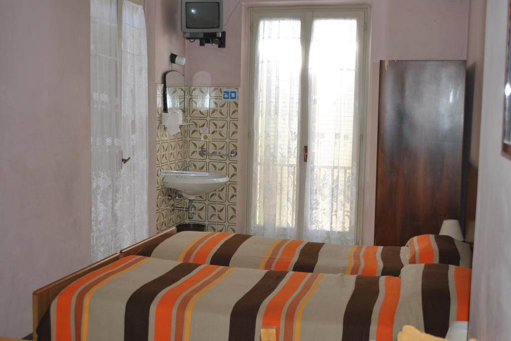 Albergo Alla Rocca การ์ดา ห้อง รูปภาพ