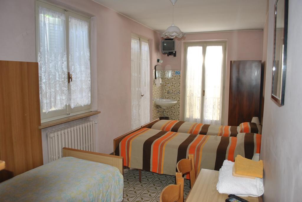 Albergo Alla Rocca การ์ดา ห้อง รูปภาพ